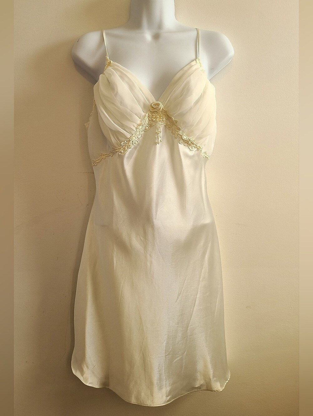 VICTORIA'S SECRET Delicates VINTAGE Cream Satin Chemise